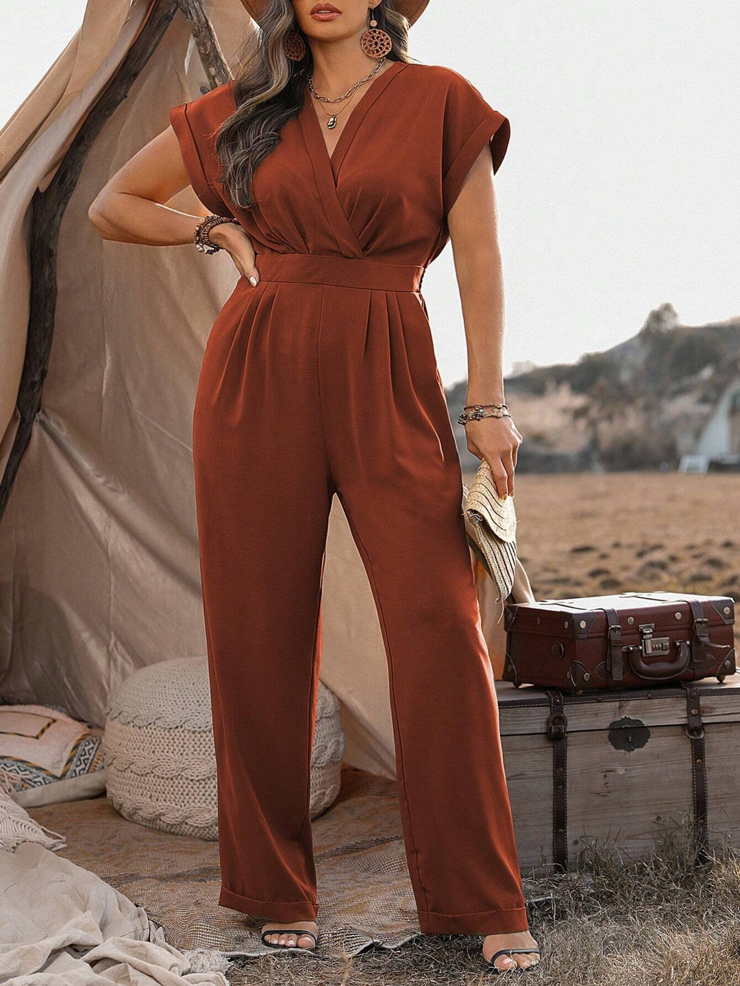 Clara - Sommerlicher Jumpsuit mit V-Ausschnitt