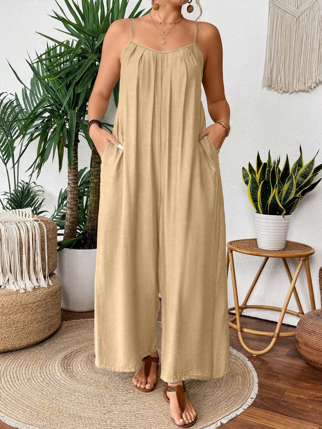 Isabelle - Plus Size Luftiger Jumpsuit mit Spaghettiträgern
