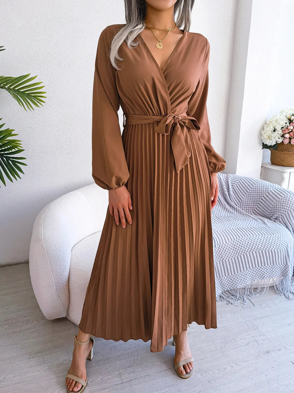 Mira Elegantes Falten-Maxikleid