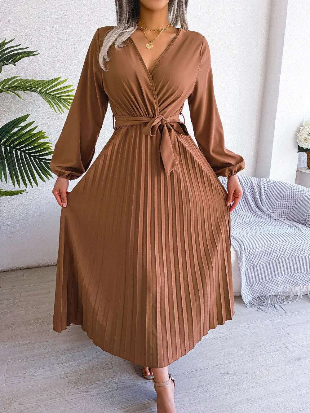 Mira Elegantes Falten-Maxikleid