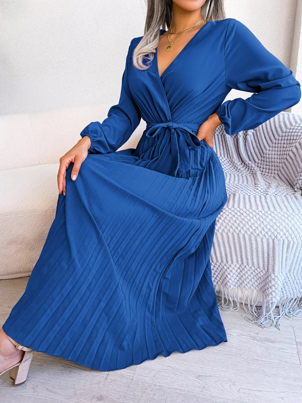 Mira Elegantes Falten-Maxikleid