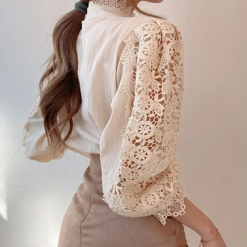 Bianca - Bluse mit Spitzen Details